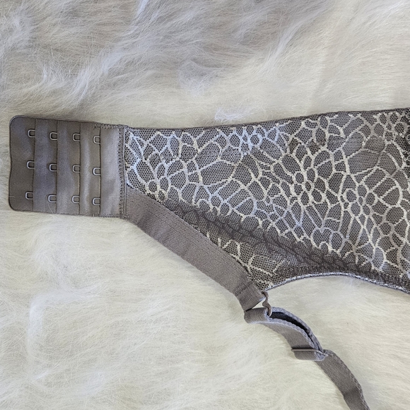 Gray Lace support bra wireless 36DD NWOT - Picture 4 of 8